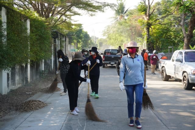 โครงการรณรงค์ส่งเสริมเพื่อรักษาสภาพแวดล้อมภายในตำบล บริเวณซอยประชารวมใจ ภาพที่ 1
