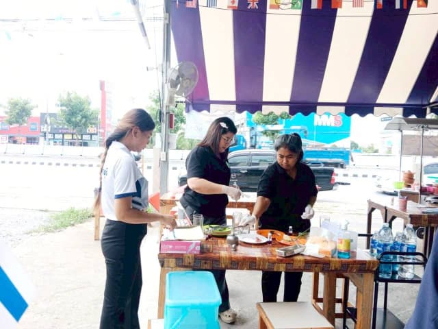 ลงพื้นที่ร่วมกับ รพสต.ในพื้นที่ ดำเนิน "โครงการร้านค้าปลอดภัย ไร้สารปนเปื้อน" ภาพที่ 1