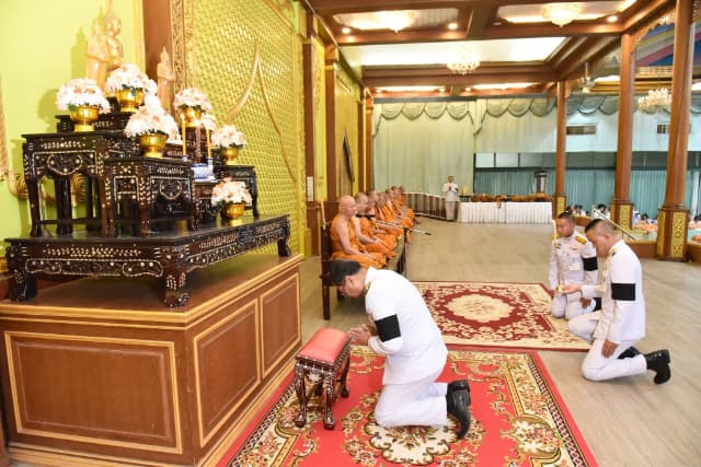 ร่วมพิธีทำบุญตักบาตร-ถวายพระพรชัยมงคล เนื่องในวันคล้ายวันประสูติ สมเด็จเจ้าฟ้าฯ กรมพระศรีสวางควัฒน วรขัตติยราชนารี ภาพที่ 3
