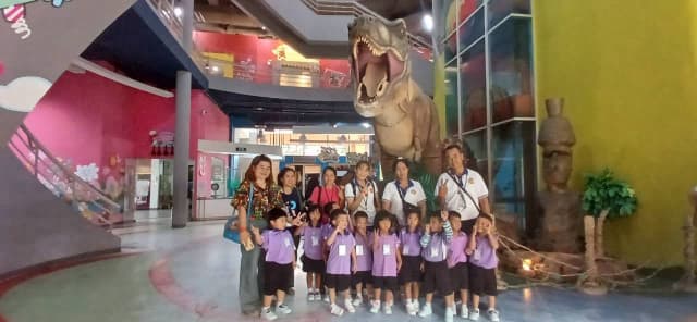กิจกรรมทัศนศึกษาเพื่อพัฒนาคุณภาพผู้เรียน ภายใต้โครงการเงินอุดหนุนสำหรับสนับสนุนค่าใช้จ่ายในการจัดการศึกษาสำหรับศูนย์พัฒนาเด็กเล็ก (ศพด.) ภาพที่ 1