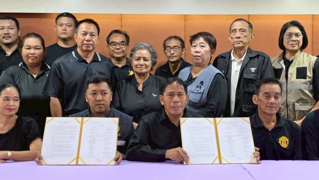 ร่วมทำบันทึกข้อตกลง การประชุมประชาคมการจัดทำแผนพัฒนาท้องถิ่นในเขตพื้นที่ตำบลบางรักน้อยพ.ศ.2571- 2575 ภาพที่ 6