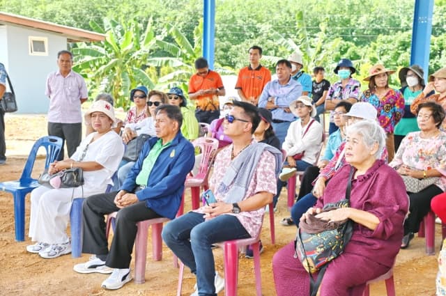 โครงการอบรมและศึกษาดูงานด้านการเกษตรผสมผสาน เกษตรทางเลือก เกษตรอินทรีย์ และเกษตรทฤษฏีใหม่ ภาพที่ 2