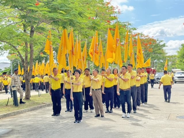 กิจกรรม เดิน วิ่ง ปั่น ธงตราสัญลักษณ์ งานเฉลิมพระเกียรติพระบาทสมเด็จพระเจ้าอยู่หัว ภาพที่ 2