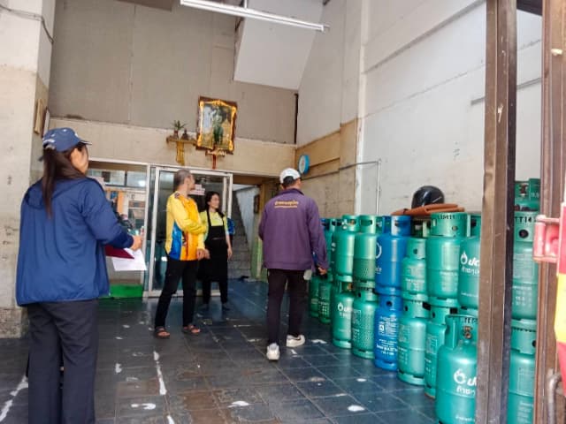 ลงพื้นที่ตรวจสถานประกอบการเพื่อเฝ้าระวังและสร้างความปลอดภัยแก่ประชาชน ภาพที่ 8