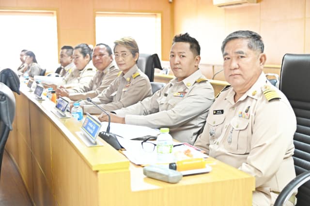 การประชุมสภาองค์การบริหารส่วนตำบลบางรักน้อย สมัยสามัญ สมัยที่ 3 ครั้งที่ 1/2568 ภาพที่ 5