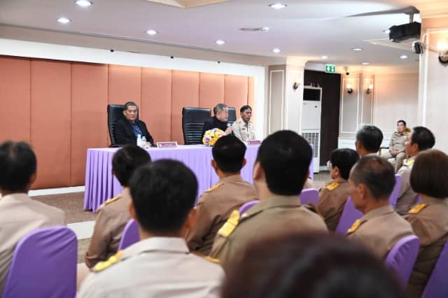 การประชุมมอบนโยบายแก่พนักงาน ภาพที่ 11