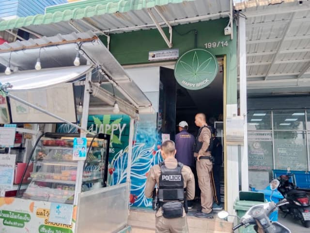ลงพื้นที่ตรวจร้านจำหน่ายกัญชาในพื้นที่ เพื่อกำกับดูแลให้เป็นไปตามกฎหมาย ภาพที่ 15