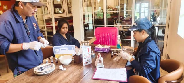 ลงพื้นที่ร่วมกับ รพสต.ในพื้นที่ ดำเนิน "โครงการร้านค้าปลอดภัย ไร้สารปนเปื้อน ภาพที่ 3