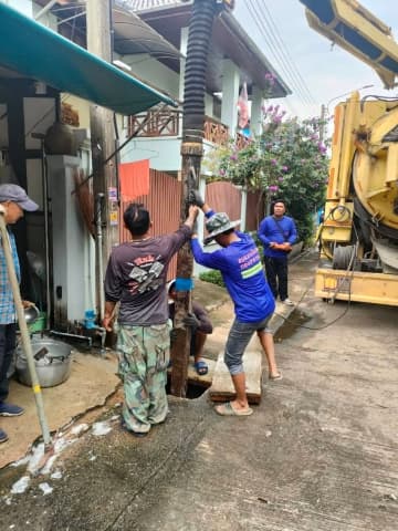 กองสาธารณสุขและสิ่งแวดล้อม ดำเนินการดูดลอกท่อระบายน้ำ หมู่บ้านนนทรีปาร์ค หมู่ที่ 3 ภาพที่ 15