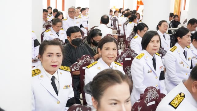 พิธีถวายน้ำสรงพระศพเบื้องหน้าพระฉายาลักษณ์ สมเด็จพระนางเจ้าสิริกิติ์ พระบรมราชินีนาถ พระบรมราชชนนีพันปีหลวง ภาพที่ 2