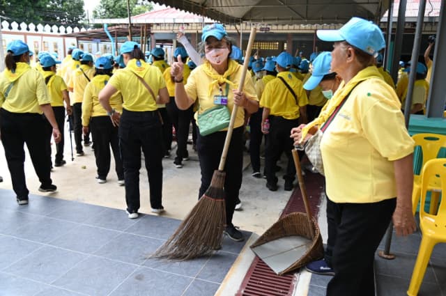 โครงการนนทบุรีน่าอยู่ เฉลิมพระเกียรติ สมเด็จพระนางเจ้าฯ พระบรมราชินี เนื่องในโอกาสวันเฉลิมพระชนมพรรษา 3 มิถุนายน 2568 Big Cleaning Day ณ วัดบางศรีเมือง จังหวัดนนทบุรี ภาพที่ 4