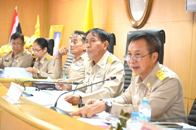 การประชุมสภาเทศบาลเมืองบางรักน้อย เพื่อร่วมพิจารณาร่างเทศบัญญัติงบประมาณรายจ่าย ประจำปีงบประมาณ พ.ศ. 2570 ภาพที่ 3