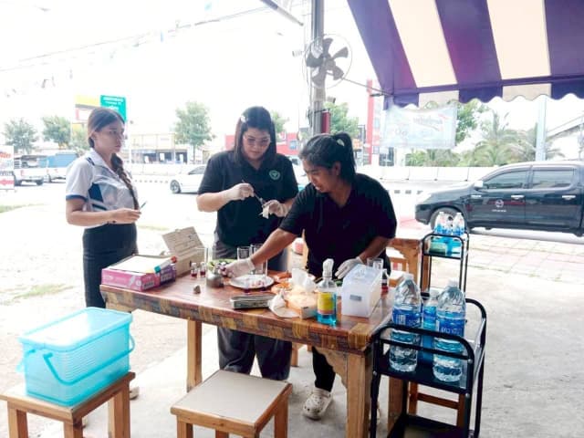 ลงพื้นที่ร่วมกับ รพสต.ในพื้นที่ ดำเนิน "โครงการร้านค้าปลอดภัย ไร้สารปนเปื้อน" ภาพที่ 17