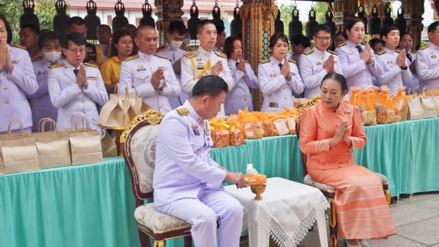 ร่วมพิธีทำบุญตักบาตร ถวายพระราชกุศลเเละพิธีถวายพระพรชัยมงคลเนื่องในวันสำคัญ วันคล้ายวันประสูติ สมเด็จพระเจ้าน้องนางเธอ เจ้าฟ้าจุฬาภรณวลัยลักษณ์ อัครราชกุมารี กรมพระศรีสวางควัฒน วรขัตติยราชนารี ภาพที่ 3