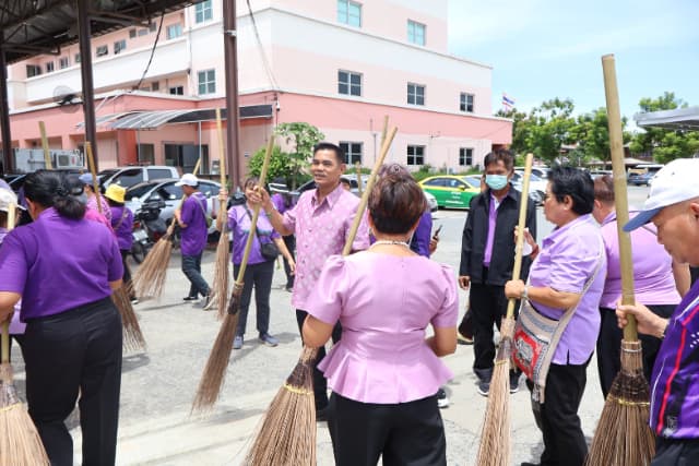 โครงการนนทบุรีน่าอยู่ เฉลิมพระเกียรติ สมเด็จพระนางเจ้าฯ พระบรมราชินี เนื่องในโอกาสวันเฉลิมพระชนมพรรษา 3 มิถุนายน 2568 Big Cleaning Day ภาพที่ 25