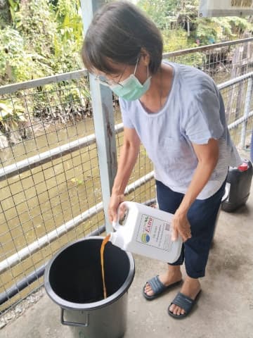 กิจกรรมคลองสวยน้ำใส สอนทำน้ำหมักจุลินทรีย์ให้กรรมการหมู่บ้านและลูกบ้าน ภาพที่ 2