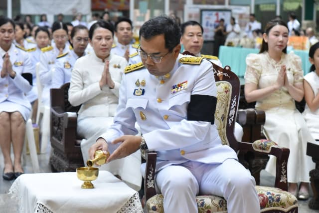 ร่วมพิธีทำบุญตักบาตร-ถวายพระพรชัยมงคล เนื่องในวันคล้ายวันประสูติ สมเด็จเจ้าฟ้าฯ กรมพระศรีสวางควัฒน วรขัตติยราชนารี ภาพที่ 4