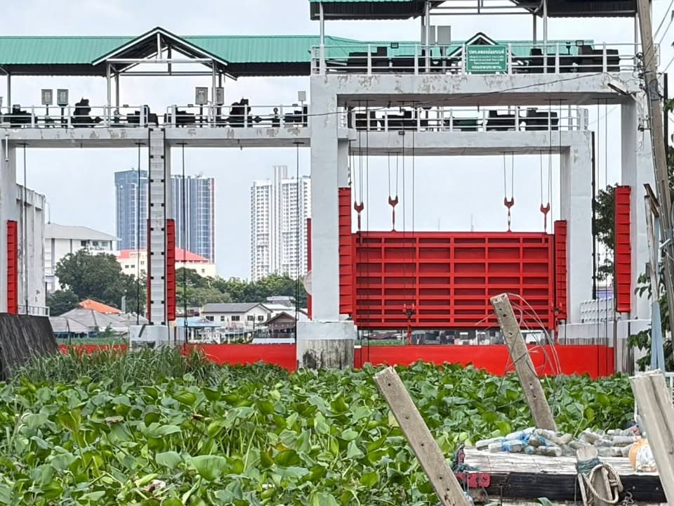 งานป้องกันและบรรเทาสาธารณภัยลงพื้นที่ตรวจระดับน้ำในพื้นที่ ภาพที่ 6