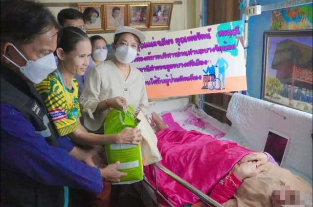 กิจกรรมสนับสนุนผ้าอ้อมผู้ใหญ่ ประจำปี 2566 ในตำบลบางรักน้อย ภาพที่ 6
