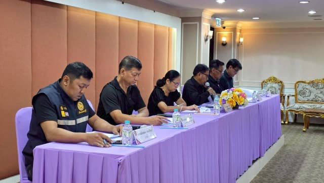 ร่วมทำบันทึกข้อตกลง การประชุมประชาคมการจัดทำแผนพัฒนาท้องถิ่นในเขตพื้นที่ตำบลบางรักน้อยพ.ศ.2571- 2575 ภาพที่ 8