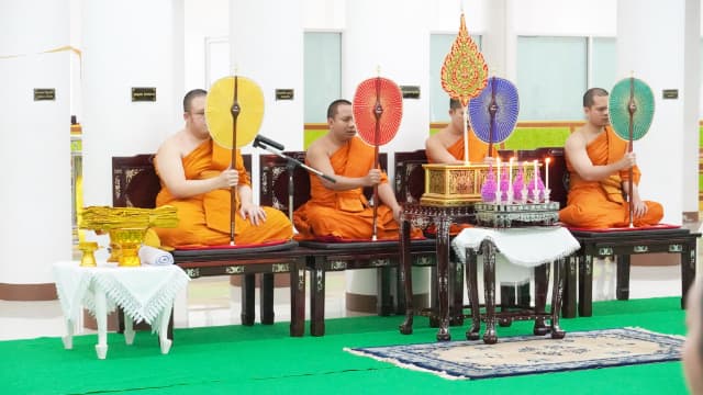 พิธีถวายน้ำสรงพระศพเบื้องหน้าพระฉายาลักษณ์ สมเด็จพระนางเจ้าสิริกิติ์ พระบรมราชินีนาถ พระบรมราชชนนีพันปีหลวง ภาพที่ 4