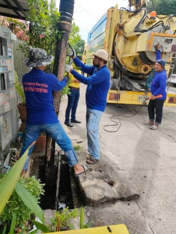 กองสาธารณสุขและสิ่งแวดล้อม ดำเนินการดูดลอกท่อระบายน้ำ หมู่บ้านนันทนาการ์เด้นท์ 2 ภาพที่ 10