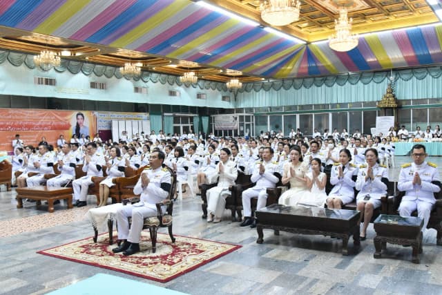 ร่วมพิธีทำบุญตักบาตร-ถวายพระพรชัยมงคล เนื่องในวันคล้ายวันประสูติ สมเด็จเจ้าฟ้าฯ กรมพระศรีสวางควัฒน วรขัตติยราชนารี ภาพที่ 6