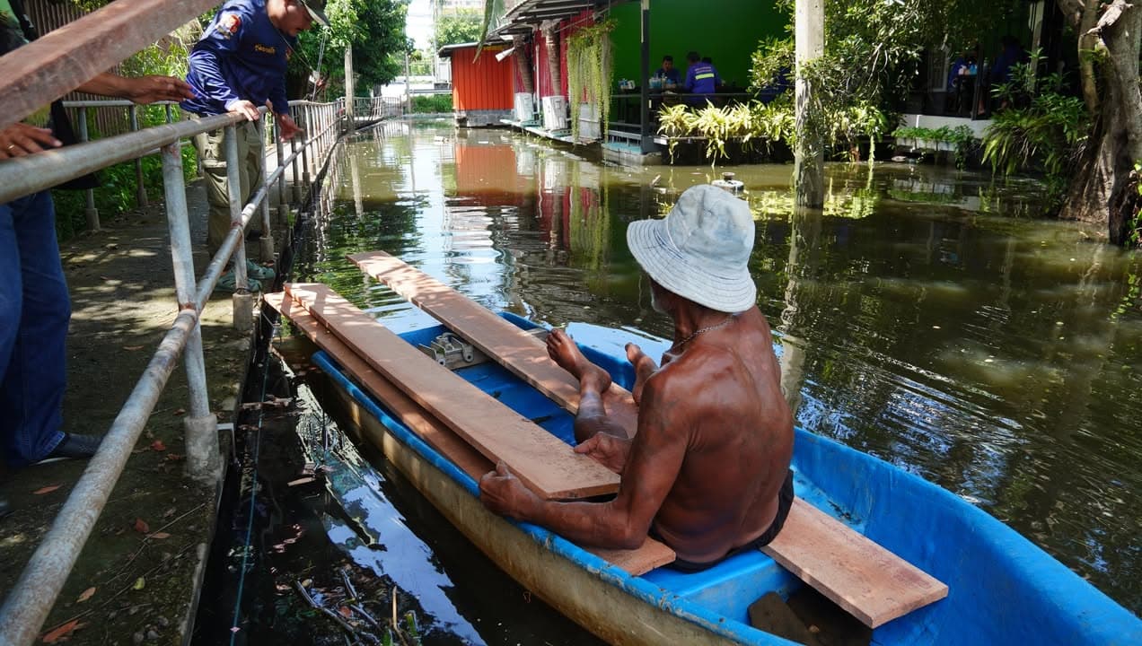 เทศบาลเมืองบางรักน้อยลงพื้นที่ซอยขุดใหม่ หมู่ 5 เตรียมความพร้อมรับสถานการณ์น้ำท่วม ภาพที่ 3
