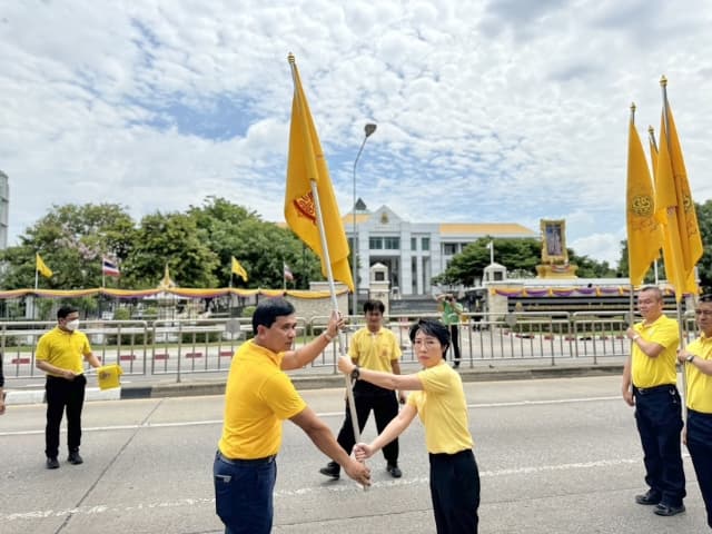 กิจกรรม เดิน วิ่ง ปั่น ธงตราสัญลักษณ์ งานเฉลิมพระเกียรติพระบาทสมเด็จพระเจ้าอยู่หัว ภาพที่ 1
