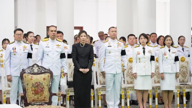 พิธีถวายน้ำสรงพระศพเบื้องหน้าพระฉายาลักษณ์ สมเด็จพระนางเจ้าสิริกิติ์ พระบรมราชินีนาถ พระบรมราชชนนีพันปีหลวง ภาพที่ 17