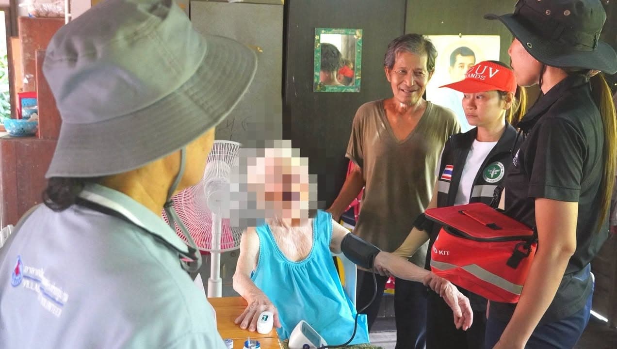 เทศบาลเมืองบางรักน้อยลงพื้นที่มอบเวชภัณฑ์และยารักษาโรคแก่ประชาชน ภาพที่ 6