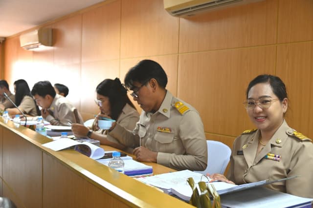 การประชุมสภาเทศบาลเมืองบางรักน้อย เพื่อร่วมพิจารณาร่างเทศบัญญัติงบประมาณรายจ่าย ประจำปีงบประมาณ พ.ศ. 2570 ภาพที่ 21