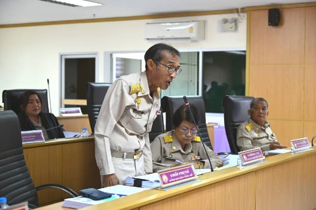 การประชุมสภาเทศบาลเมืองบางรักน้อย เพื่อร่วมพิจารณาร่างเทศบัญญัติงบประมาณรายจ่าย ประจำปีงบประมาณ พ.ศ. 2570 ภาพที่ 2