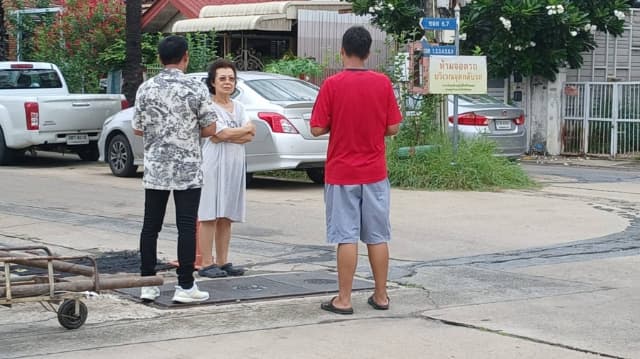 กองสาธารณสุขและสิ่งแวดล้อม ดำเนินการดูดลอกท่อระบายน้ำ หมู่บ้านนันทนาการ์เด้นท์ 2 (ต่อ) ภาพที่ 5