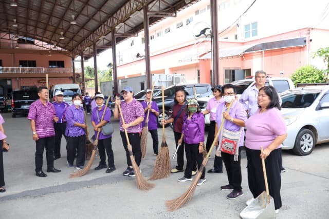 โครงการนนทบุรีน่าอยู่ เฉลิมพระเกียรติ สมเด็จพระนางเจ้าฯ พระบรมราชินี เนื่องในโอกาสวันเฉลิมพระชนมพรรษา 3 มิถุนายน 2568 Big Cleaning Day ภาพที่ 10