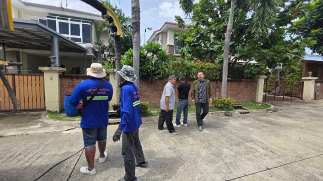 กองสาธารณสุขและสิ่งแวดล้อม ดำเนินการดูดโคลนลอกท่อระบายน้ำ ภาพที่ 15