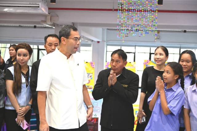 โครงการยกระดับปรับภูมิทัศน์เมืองนนทบุรีสู่เมืองน่าอยู่ "Nonthaburi Nice City" ภายใต้แผนปฏิบัติการจัดการขยะมูลฝอยชุมชน "จังหวัดสะอาด" ณ องค์การบริหารส่วนจังหวัดนนทบุรี ภาพที่ 1