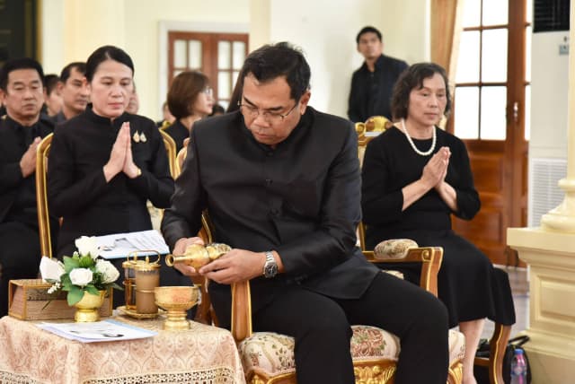 ร่วมพิธีสวดพระพุทธมนต์และเจริญจิตตภาวนาอุทิศถวายพระราชกุศลแด่ สมเด็จพระนางเจ้าสิริกิติ์ พระบรมราชินีนาถ พระบรมราชชนนีพันปีหลวง (ครั้งที่ 5) ภาพที่ 7