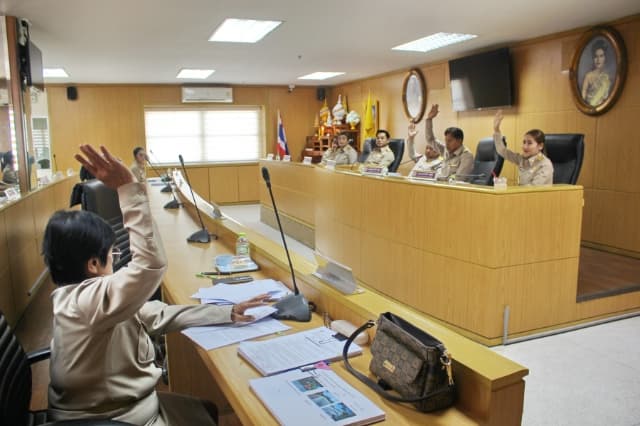 การประชุมสภาองค์การบริหารส่วนตำบลบางรักน้อย สมัยวิสามัญ สมัยที่ 1 ครั้งที่ 1 ประจำปี พ.ศ.2567 ภาพที่ 4