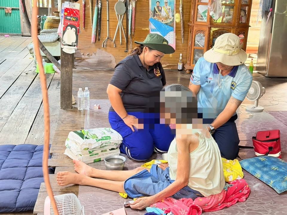 เทศบาลเมืองบางรักน้อยลงพื้นที่มอบเวชภัณฑ์และยารักษาโรคแก่ประชาชน ภาพที่ 29