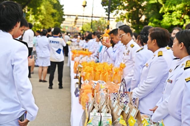 เข้าร่วมพิธีเจริญพระพุทธมนต์และทำบุญตักบาตรถวายพระราชกุศล เนื่องในโอกาสพระชนมพรรษาสมเด็จพระนางเจ้าสิริกิตติ์ พระบรมราชินีนาถ พระบรมราชชนนีพันปีหลวง วันแม่แห่งชาติ 12 สิงหาคม 2568 ภาพที่ 17