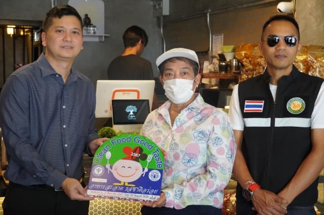 มอบป้าย Clean Food Good Taste ให้ร้านอาหาร-แผงลอยที่ผ่านเกณฑ์มาตรฐาน ภาพที่ 6