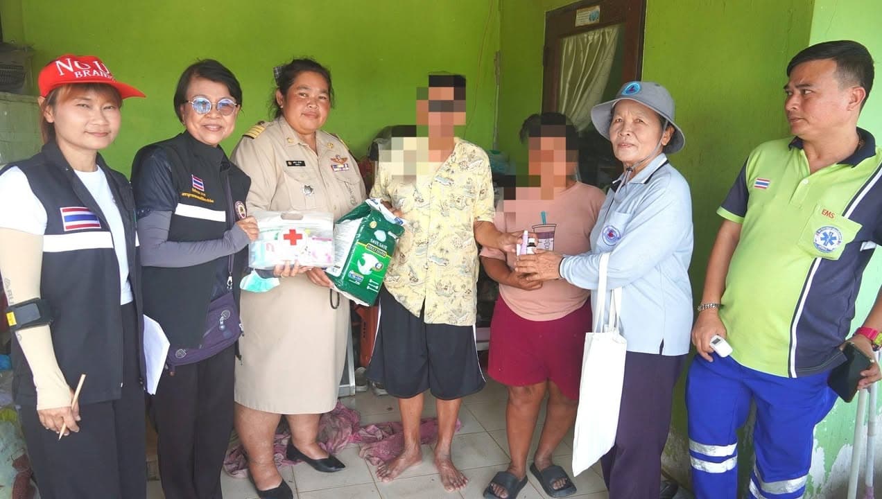 เทศบาลเมืองบางรักน้อยลงพื้นที่มอบเวชภัณฑ์และยารักษาโรคแก่ประชาชน ภาพที่ 10