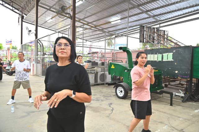 ภาพความประทับใจกิจกรรมเต้นแอโรบิค "เสืยเหงื่อกันหน่อยไหม?" ภายใต้โครงการส่งเสริมสุขภาพประชาชนด้วยการออกกำลังการเต้นแอโรบิค ในวันศุกร์ที่ 21 สิงหาคม 2569 ภาพที่ 33