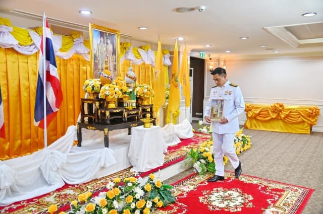 พิธีรับพระราชทานพระบรมฉายาลักษณ์ พระบาทสมเด็จพระเจ้าอยู่หัวและสมเด็จพระนางเจ้า ฯ พระบรมราชินี ภาพที่ 8