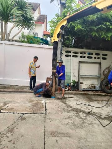 กองสาธารณสุขและสิ่งแวดล้อม ดำเนินการดูดลอกท่อระบายน้ำ หมู่บ้านนนทรีปาร์ค หมู่ที่ 3 ภาพที่ 8