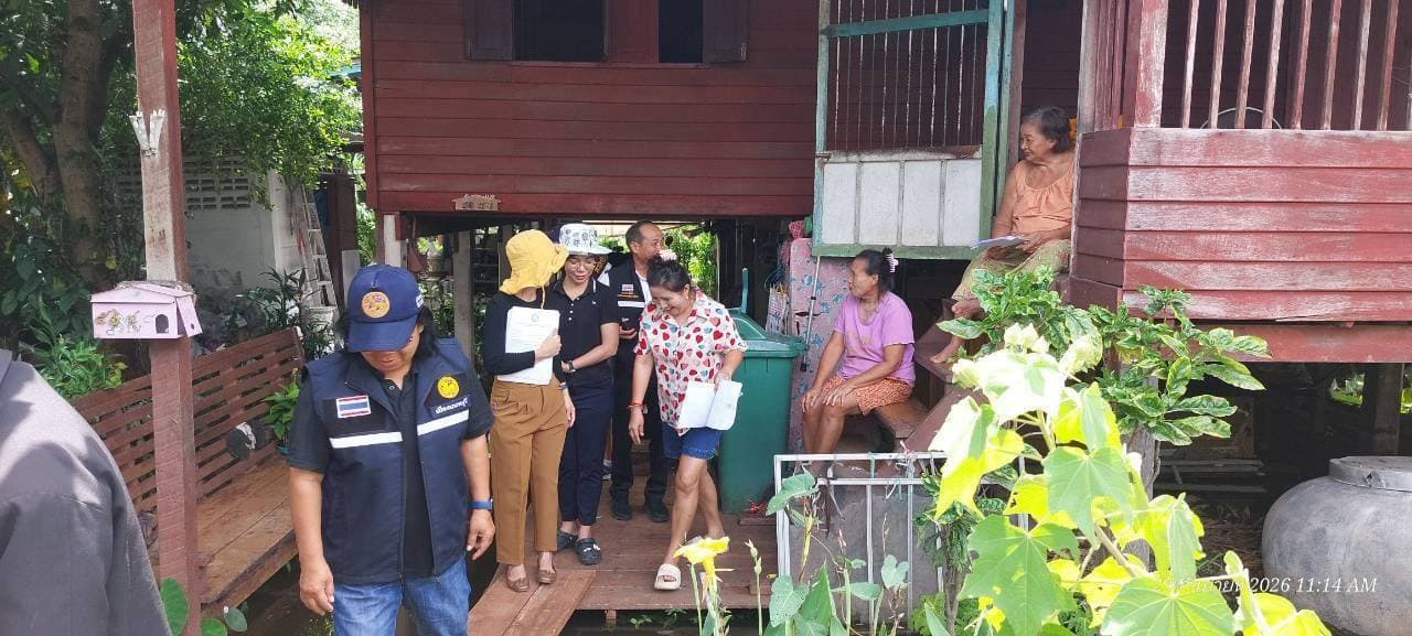 เทศบาลเมืองบางรักน้อยลงพื้นที่สำรวจและช่วยเหลือประชาชนที่ได้รับผลกระทบจากน้ำท่วม ภาพที่ 7