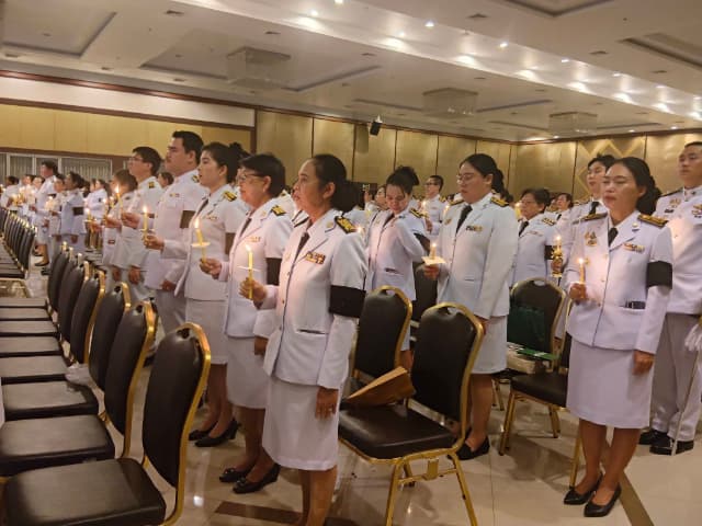 ร่วมพิธีทำบุญตักบาตรพระสงฆ์ และ ร่วมพิธีถวายเครื่องราชสักการะและวางพานพุ่ม พร้อมถวายพระพรชัยมงคล เนื่องในโอกาสวันเฉลิมพระชนมพรรษา พระบาทสมเด็จพระเจ้าอยู่หัว ภาพที่ 27