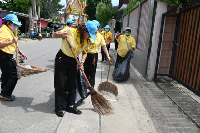 โครงการนนทบุรีน่าอยู่ เฉลิมพระเกียรติ สมเด็จพระนางเจ้าฯ พระบรมราชินี เนื่องในโอกาสวันเฉลิมพระชนมพรรษา 3 มิถุนายน 2568 Big Cleaning Day ณ วัดบางศรีเมือง จังหวัดนนทบุรี ภาพที่ 11