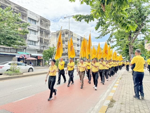 กิจกรรม เดิน วิ่ง ปั่น ธงตราสัญลักษณ์ งานเฉลิมพระเกียรติพระบาทสมเด็จพระเจ้าอยู่หัว ภาพที่ 3